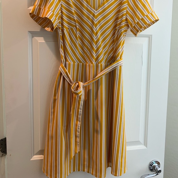 Yellow junior dresses - Picture 6 of 7